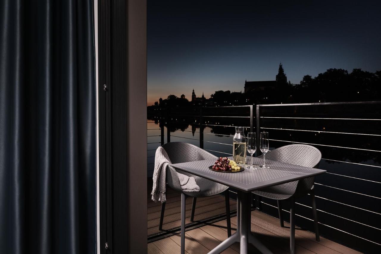 New Port - Premium Floating Aparthotel Cracovia Esterno foto
