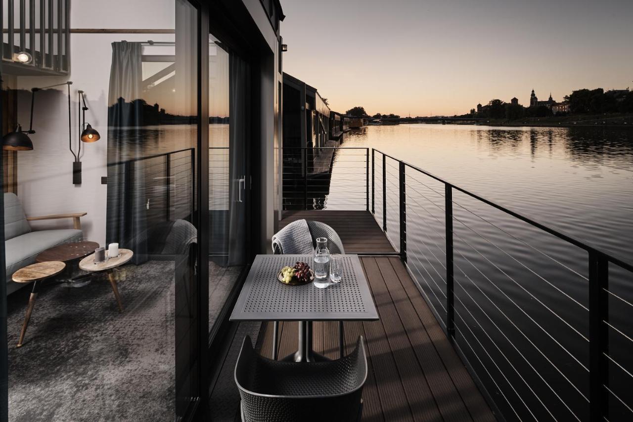 New Port - Premium Floating Aparthotel Cracovia Esterno foto