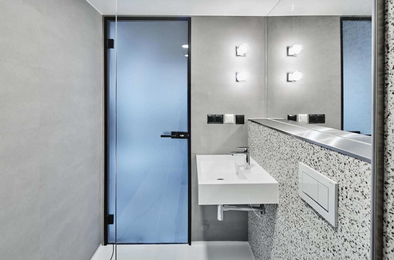 New Port - Premium Floating Aparthotel Cracovia Esterno foto