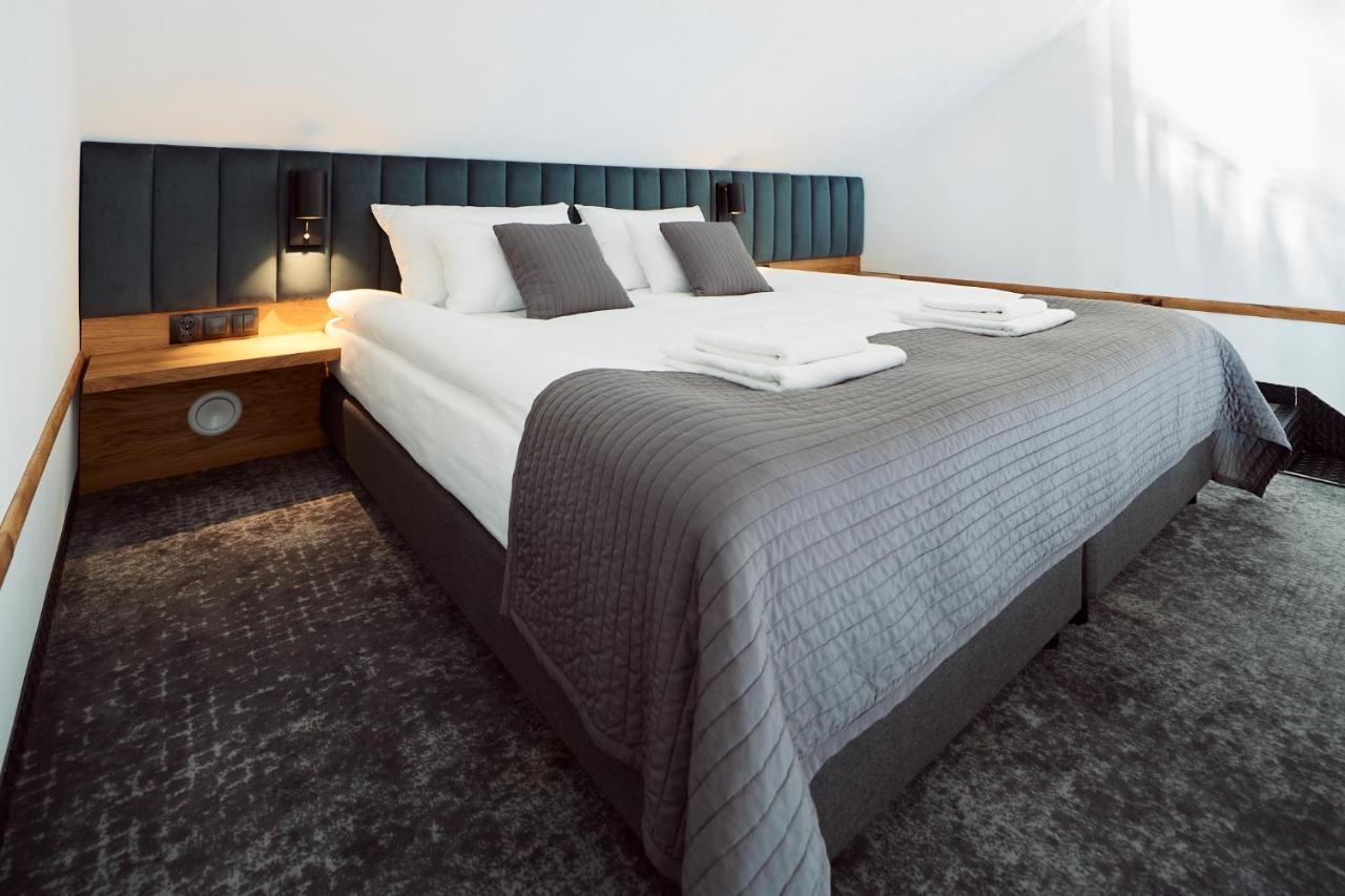 New Port - Premium Floating Aparthotel Cracovia Esterno foto