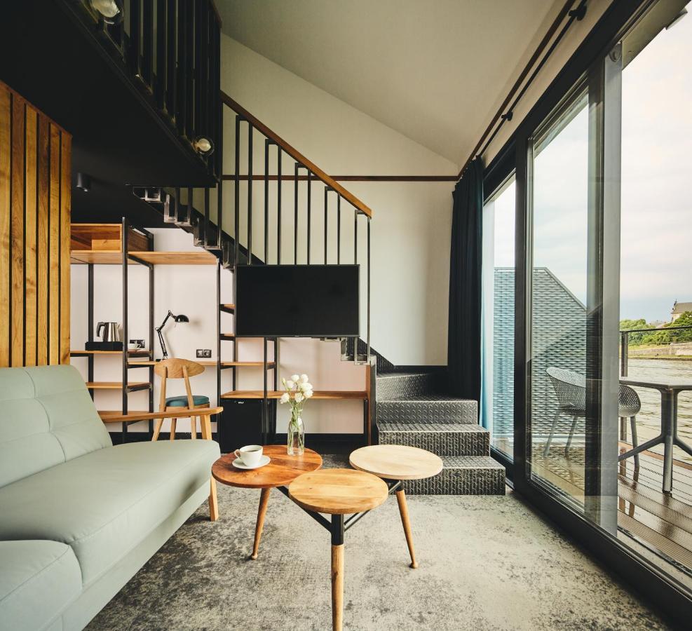 New Port - Premium Floating Aparthotel Cracovia Esterno foto
