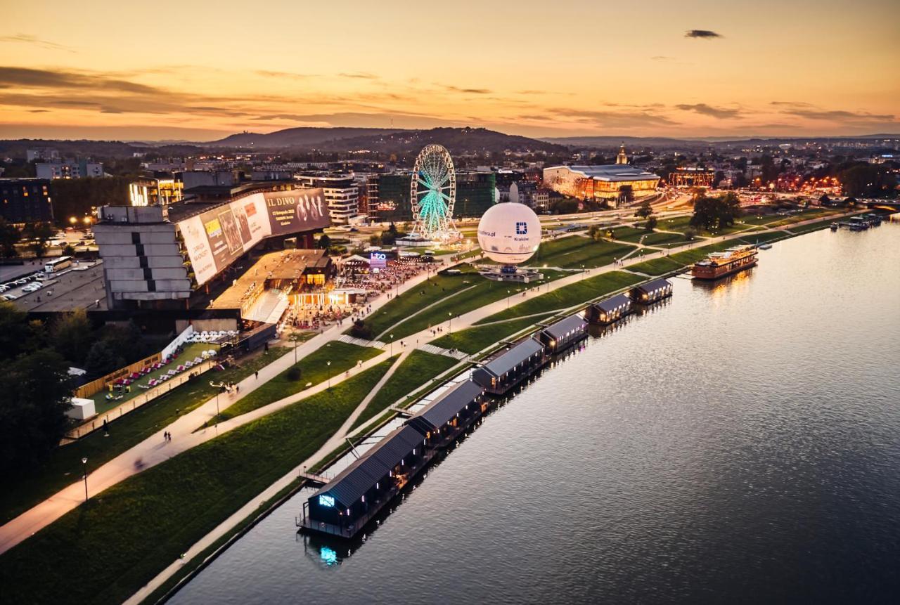 New Port - Premium Floating Aparthotel Cracovia Esterno foto
