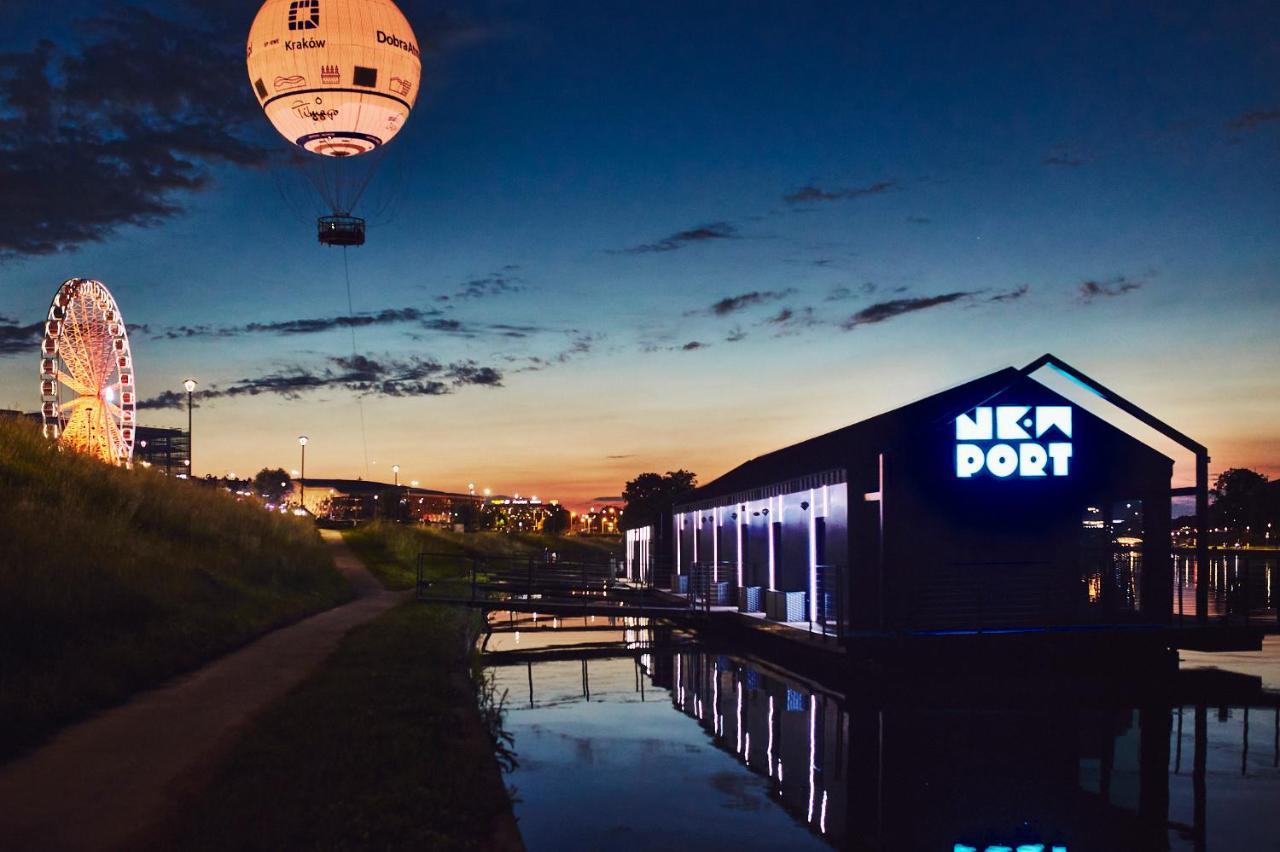 New Port - Premium Floating Aparthotel Cracovia Esterno foto