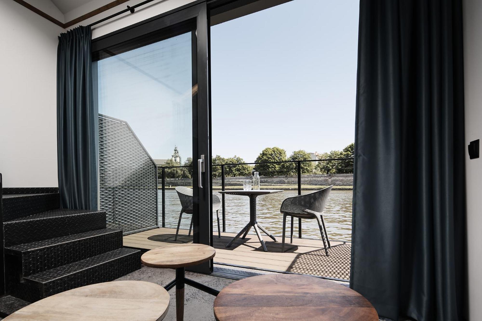 New Port - Premium Floating Aparthotel Cracovia Esterno foto